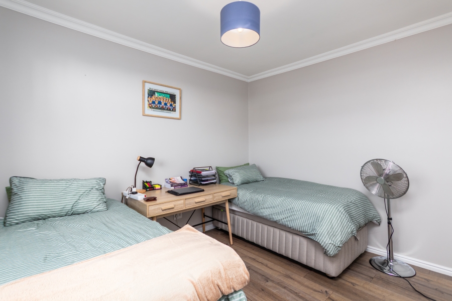2 Bedroom Property for Sale in Wynberg Upper Western Cape